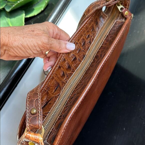 Brahmin Genuine Leather Crossbody Shoulder Bag, Adjustable Strap purse Zip Top - Picture 9 of 10